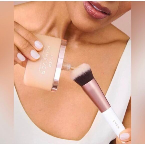 Ever Beauty NIP FACE 2 BRUSH Beveled Edge Wide Edge Foundation Brush - Picture 2 of 14